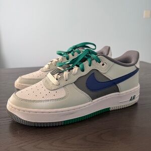 Big Kid's Nike Air Force 1 LV8 1‎ Light Silver/Deep Royal Blue (FB9035 001) - 6Y